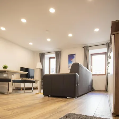 Modern Old Town Apartment *